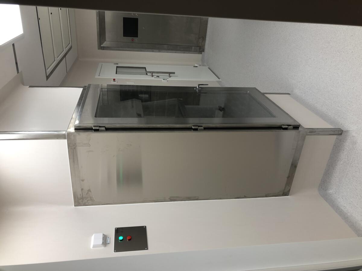 Stainless steel pass-through box in cleanroom